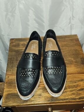 Crown Vintage Black Perforated Leather Loafers Sz 9.5
